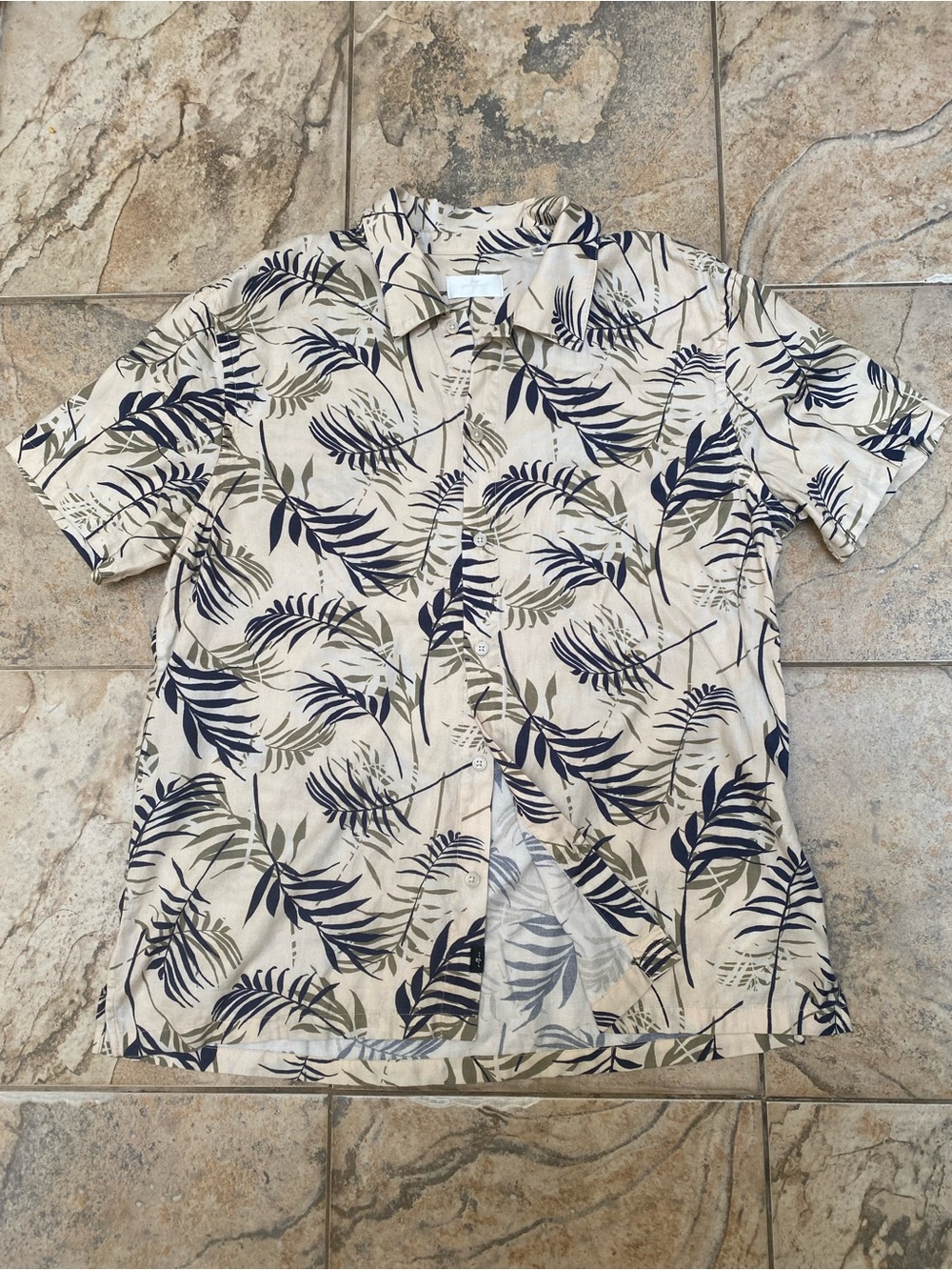 7 For All Mankind Men's Short Sleeve Button-Up Shirt Beige Leaf Print Size M